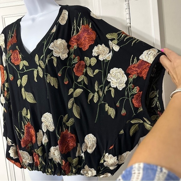 Anthropologie AKEMI + KIN Allora Size XS/S Floral Embroidered Oversized Top - Picture 4 of 11